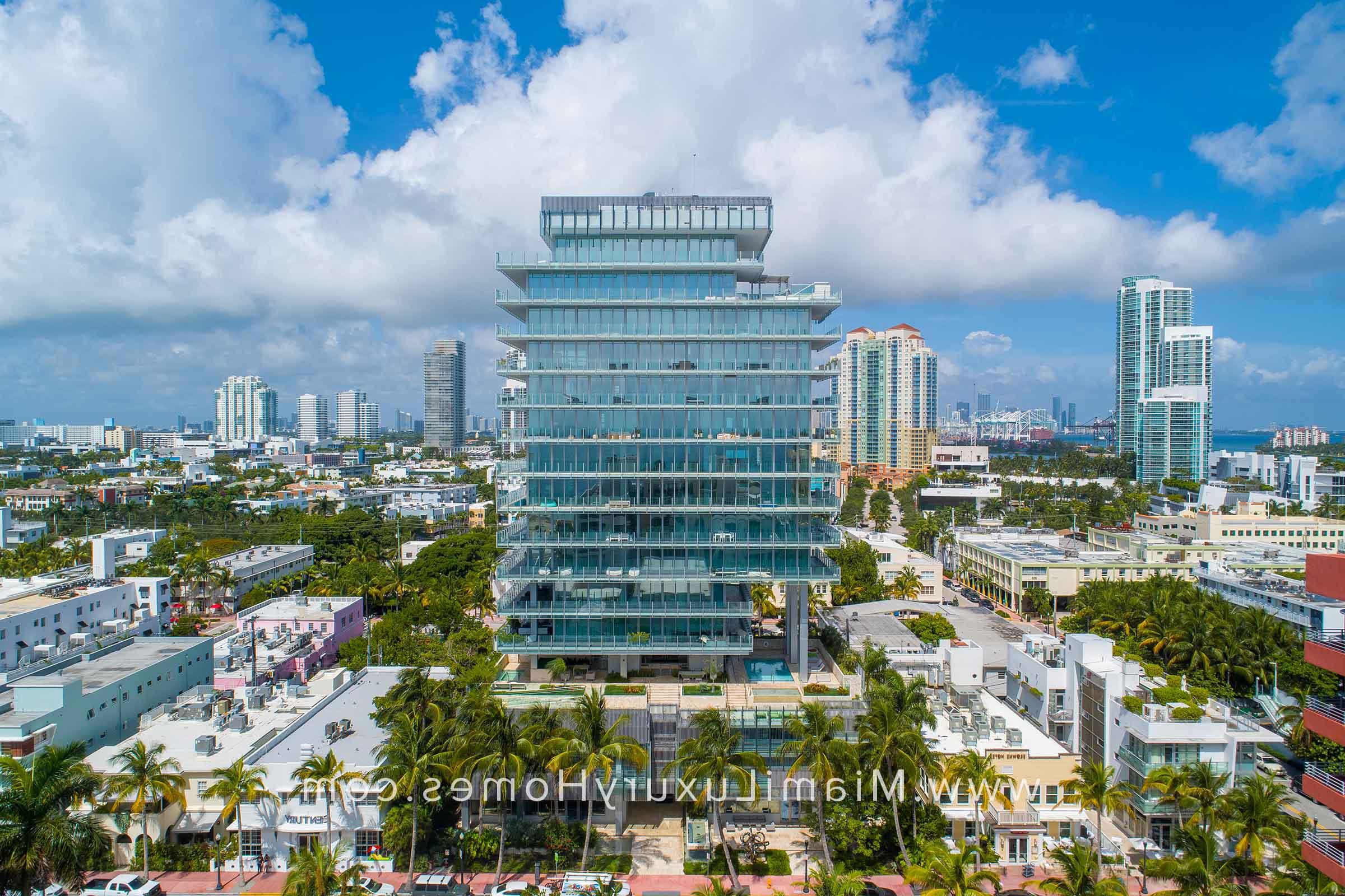 玻璃迈阿密海滩公寓大楼